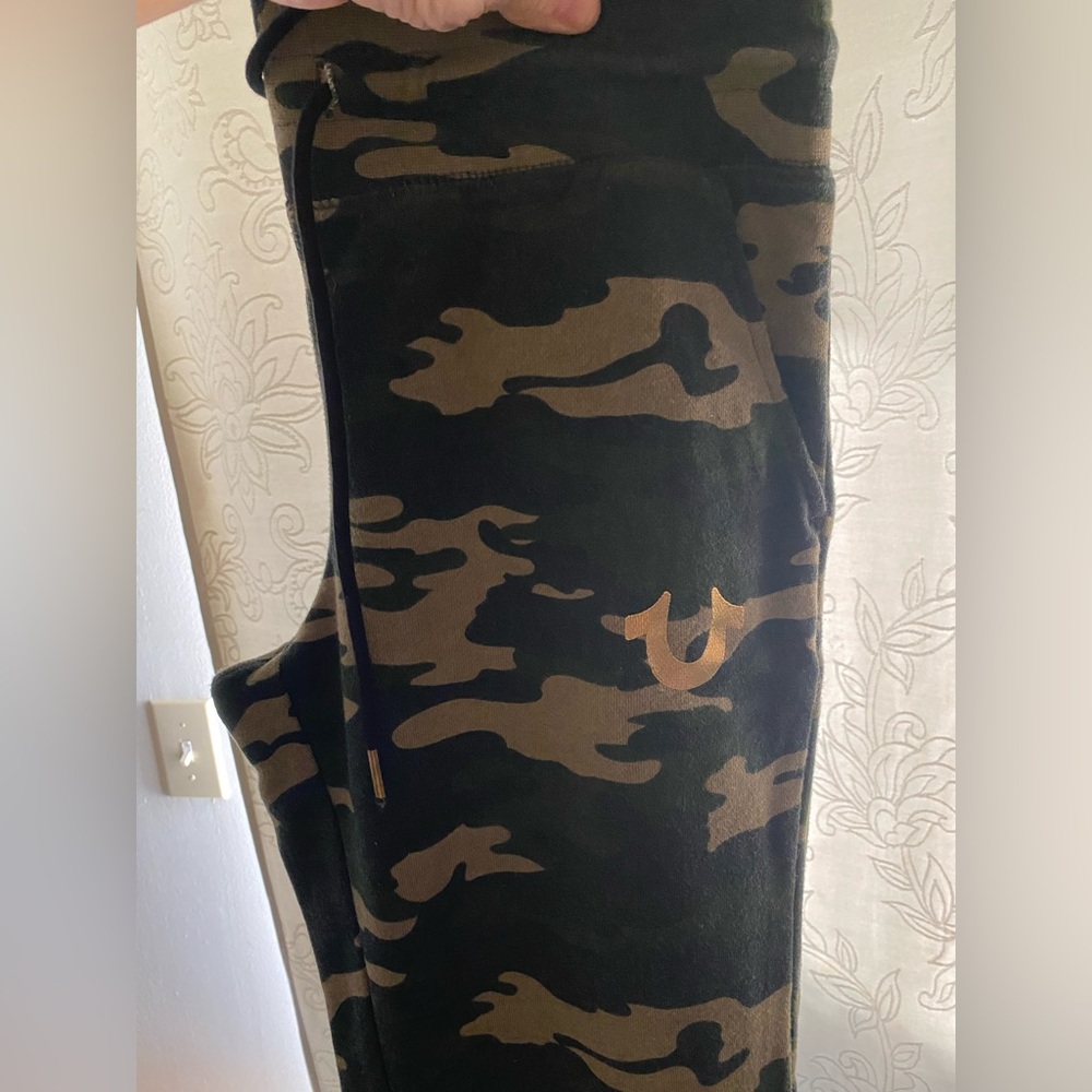 NEW✨TRUE RELIGION CAMO SWEATSUIT / FULL SUIT - Picture 13 of 16